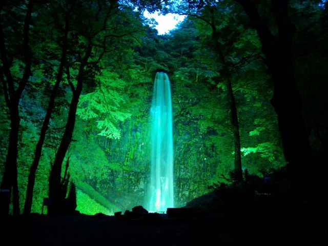 夏の玉簾の滝ライトアップ実施について